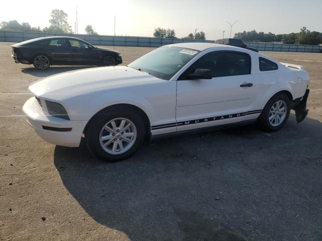 FORD MUSTANG 2005 with VIN 1ZVFT80N655251785 - Photo from auction