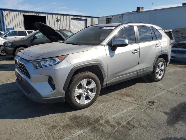 TOYOTA RAV4 XLE 2019 with VIN 2T3W1RFV1KC013631 - Photo from auction