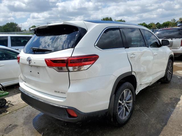 Photo 3 from auction – 2018 TOYOTA HIGHLANDER with VIN 5TDJZRFH1JS559521