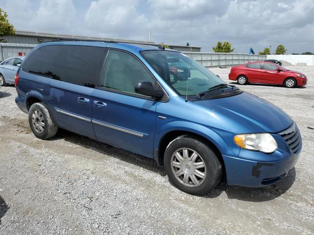 Photo 4 from auction – 2005 CHRYSLER TOWN & COU with VIN 2C4GP54L85R395604