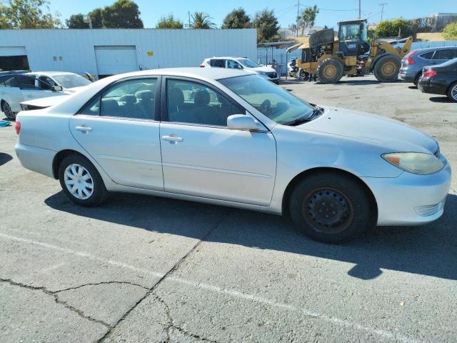 Photo 4 from auction – 2005 TOYOTA CAMRY LE with VIN 4T1BE32K45U405526