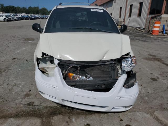 Photo 5 from auction – 2005 CHRYSLER TOWN & COU with VIN 2C8GP64L65R116395