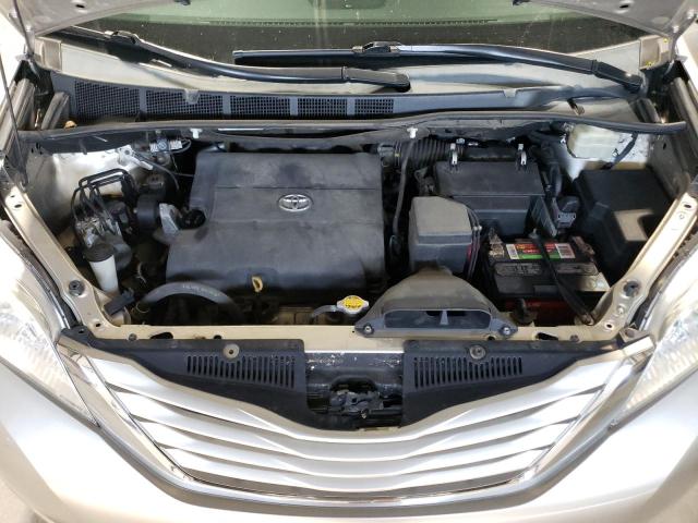 Photo 12 from auction – 2016 TOYOTA SIENNA LE with VIN 5TDKK3DC9GS695580