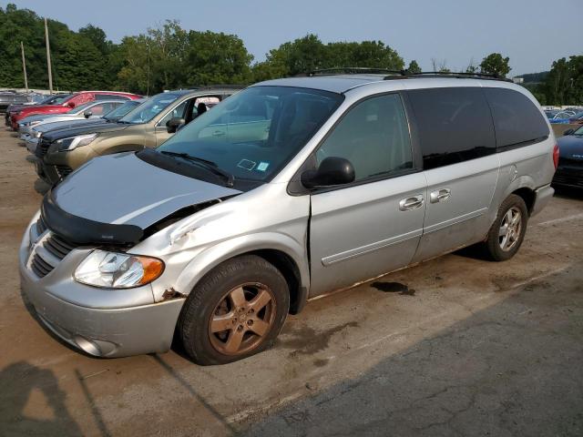 DODGE GRAND CARA 2005 with VIN 2D4GP44L05R302877 - Photo from auction