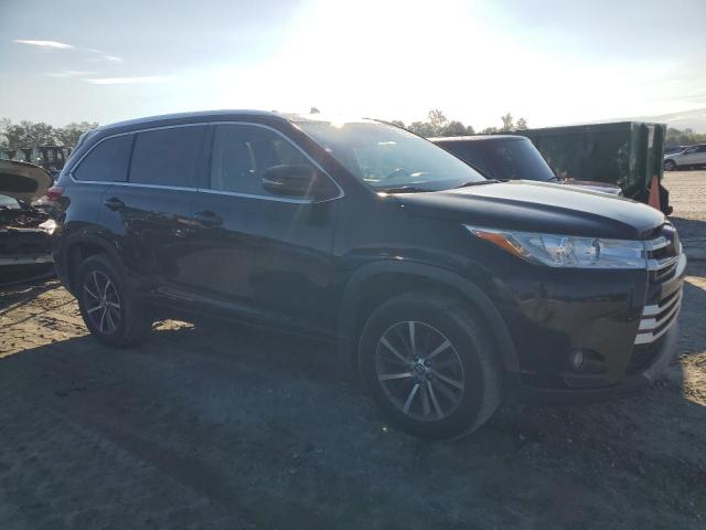 Photo 4 from auction – 2017 TOYOTA HIGHLANDER with VIN 5TDKZRFH1HS526341