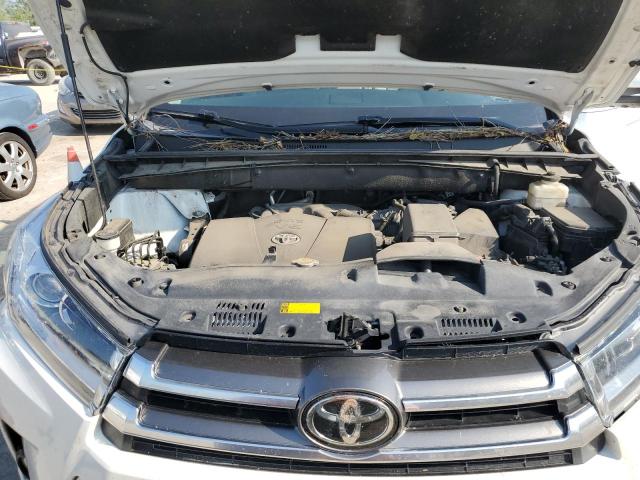 Photo 11 from auction – 2017 TOYOTA HIGHLANDER with VIN 5TDDZRFHXHS399212