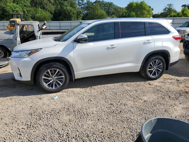 TOYOTA HIGHLANDER 2018 with VIN 5TDKZRFH8JS271628 - Photo from auction