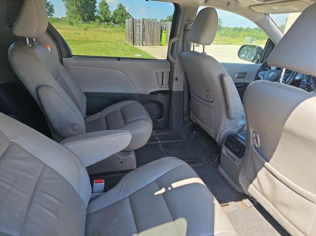 Photo 6 from auction – 2018 TOYOTA SIENNA XLE with VIN 5TDDZ3DC1JS197045