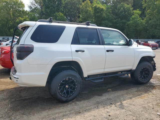 Photo 3 from auction – 2010 TOYOTA 4RUNNER SR with VIN JTEBU5JR0A5023477