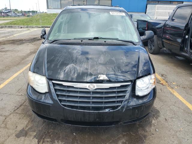 Photo 5 from auction – 2005 CHRYSLER TOWN & COU with VIN 2C4GP54L25R441265