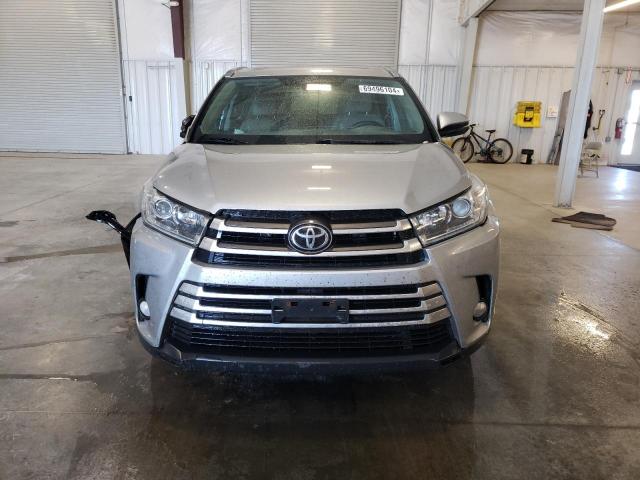 Photo 5 from auction – 2017 TOYOTA HIGHLANDER with VIN 5TDDZRFH7HS367382