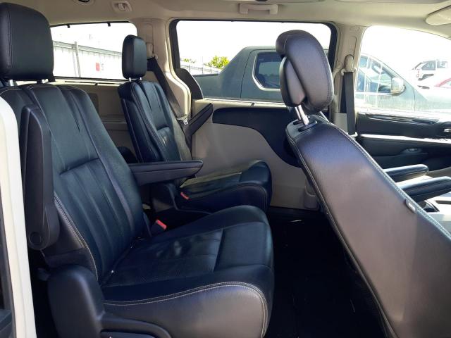 Photo 11 from auction – 2016 CHRYSLER TOWN & COU with VIN 2C4RC1CGXGR166460
