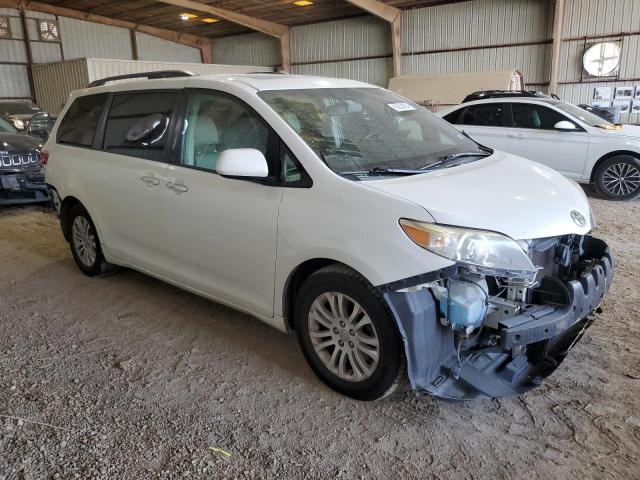 Photo 4 from auction – 2017 TOYOTA SIENNA XLE with VIN 5TDYZ3DC7HS813231