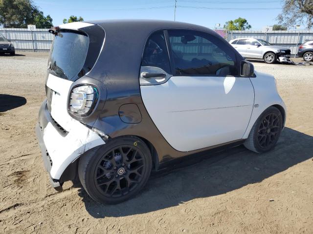 Photo 3 from auction – 2016 SMART FORTWO with VIN WMEFJ5DA9GK077148