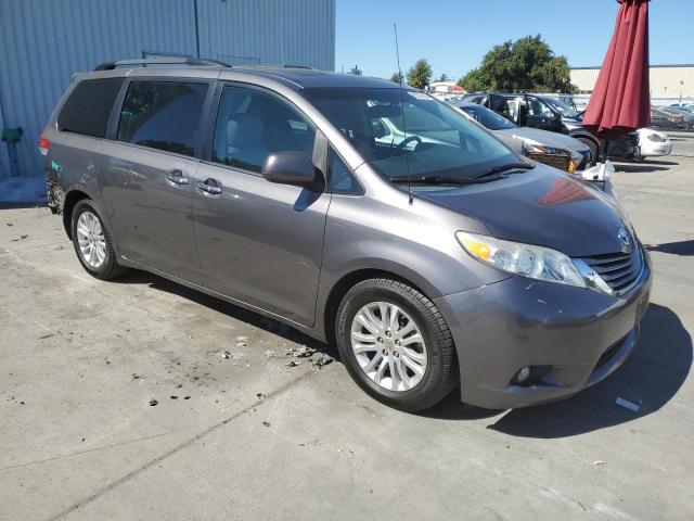 Photo 4 from auction – 2014 TOYOTA SIENNA XLE with VIN 5TDYK3DC1ES458797