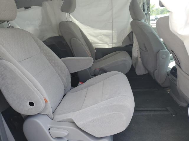 Photo 11 from auction – 2018 TOYOTA SIENNA LE with VIN 5TDJZ3DC6JS189123