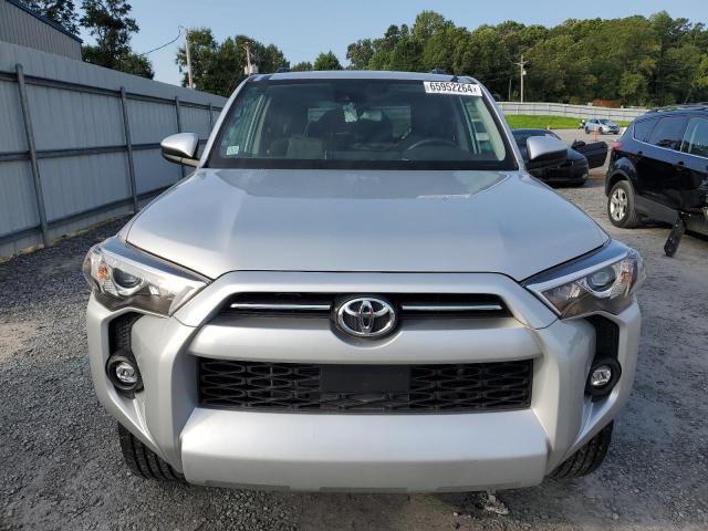 Photo 5 from auction – 2022 TOYOTA 4RUNNER SR with VIN JTEMU5JRXN6054616