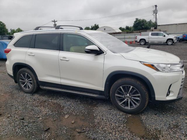 Photo 4 from auction – 2019 TOYOTA HIGHLANDER with VIN 5TDJZRFH4KS595334