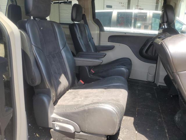 Photo 11 from auction – 2016 CHRYSLER TOWN & COU with VIN 2C4RC1JG4GR133957