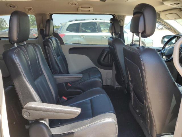 Photo 11 from auction – 2015 CHRYSLER TOWN & COU with VIN 2C4RC1BG4FR564912