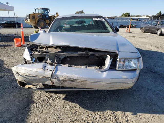 Photo 5 from auction – 2001 FORD CROWN VICT with VIN 2FAFP74W01X127756