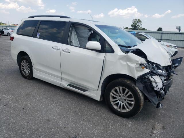 Photo 4 from auction – 2016 TOYOTA SIENNA XLE with VIN 5TDYK3DC3GS730995