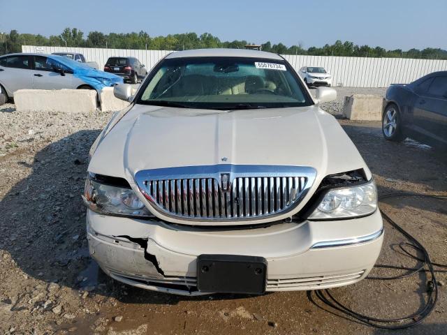 Photo 5 from auction – 2004 LINCOLN TOWN CAR E with VIN 1LNHM81W74Y682466