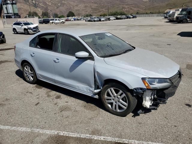 Photo 4 from auction – 2018 VOLKSWAGEN JETTA S with VIN 3VW2B7AJ4JM203830