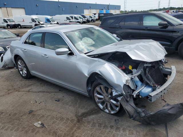 Photo 4 from auction – 2019 CHRYSLER 300 TOURIN with VIN 2C3CCARG5KH698604