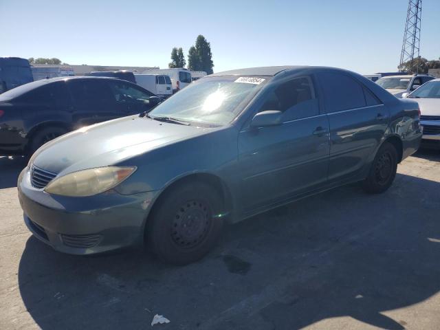 TOYOTA CAMRY LE 2005 with VIN 4T1BE32K05U077568 - Photo from auction
