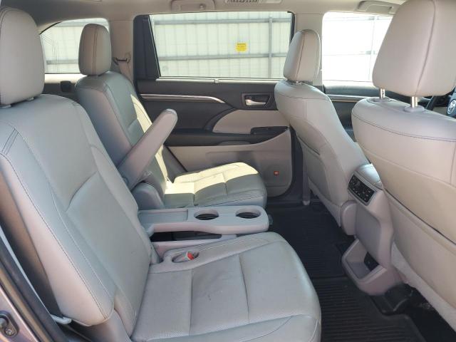Photo 11 from auction – 2016 TOYOTA HIGHLANDER with VIN 5TDDKRFH2GS310347