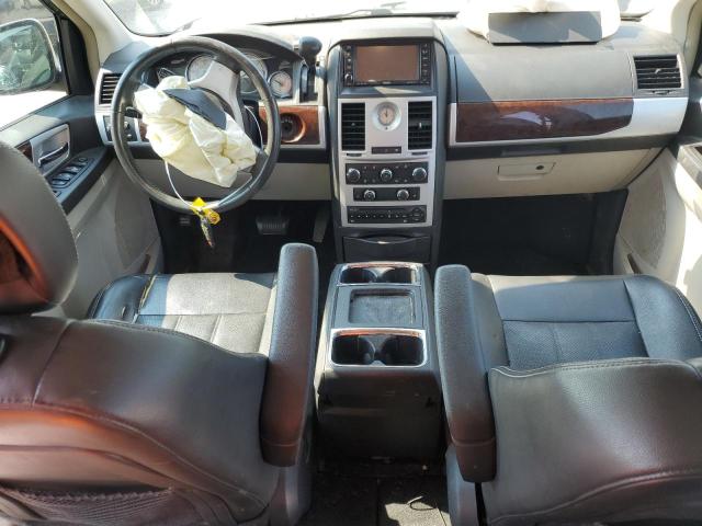 Photo 8 from auction – 2010 CHRYSLER TOWN & COU with VIN 2A4RR8D18AR404051