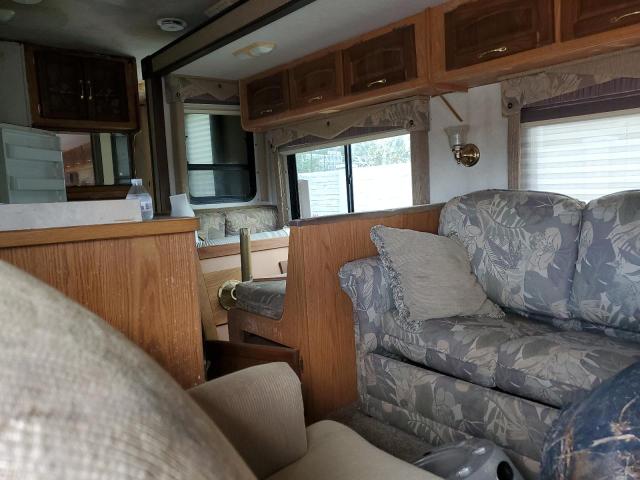 Photo 6 from auction – 2004 WORKHORSE CUSTOM CHASSIS MOTORHOME with VIN 5B4MP67G543385925