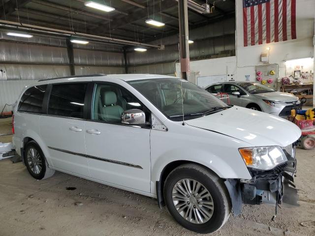 Photo 4 from auction – 2015 CHRYSLER TOWN & COU with VIN 2C4RC1CG0FR572729