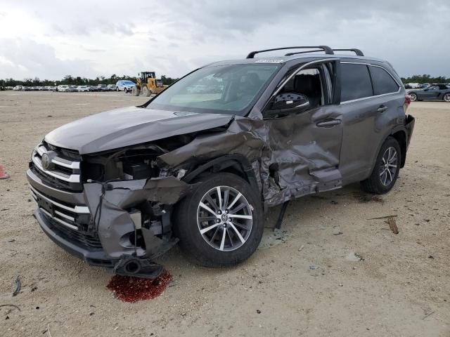 TOYOTA HIGHLANDER 2017 with VIN 5TDJZRFH9HS402331 - Photo from auction