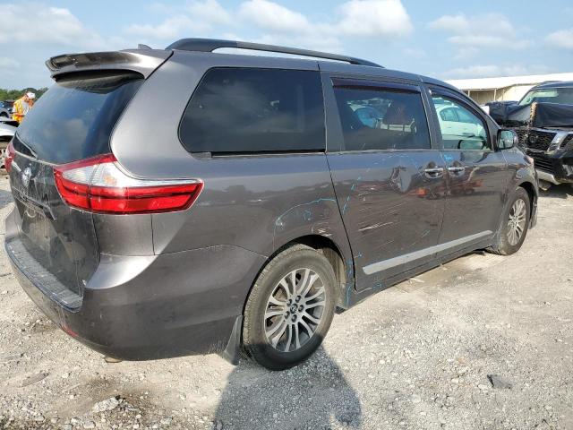 Photo 3 from auction – 2018 TOYOTA SIENNA XLE with VIN 5TDYZ3DC3JS932142