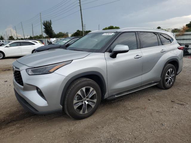 Photo 1 from auction – 2022 TOYOTA HIGHLANDER with VIN 5TDGZRAH5NS559321