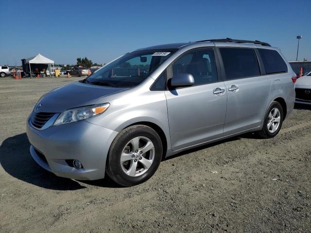 TOYOTA SIENNA LE 2017 with VIN 5TDKZ3DC6HS875600 - Photo from auction