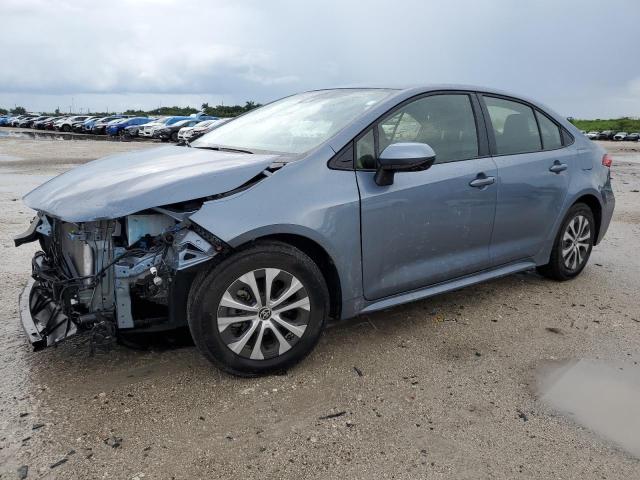 TOYOTA COROLLA LE 2022 with VIN JTDEAMDE8NJ052672 - Photo from auction
