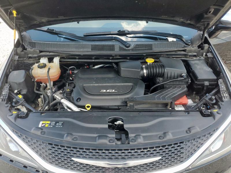 Photo 12 from auction – 2017 CHRYSLER PACIFICA L with VIN 2C4RC1GG2HR837034