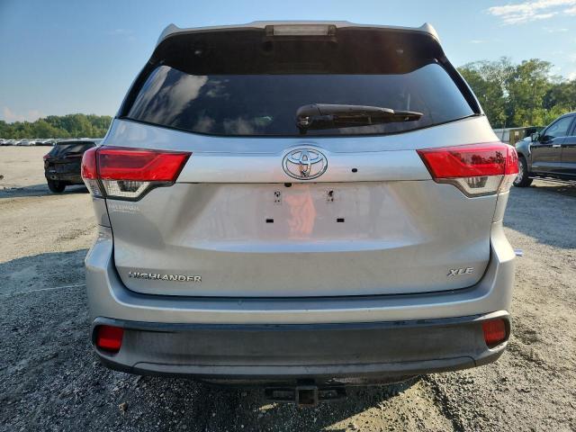 Photo 6 from auction – 2018 TOYOTA HIGHLANDER with VIN 5TDKZRFH8JS532742