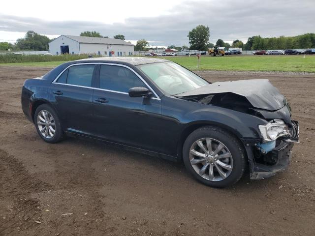 Photo 4 from auction – 2019 CHRYSLER 300 TOURIN with VIN 2C3CCARG6KH524153