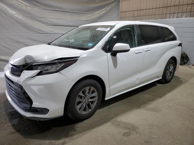 TOYOTA SIENNA LE 2022 with VIN 5TDKRKEC8NS111199 - Photo from auction