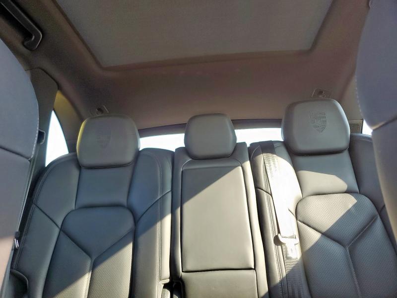 Photo 10 from auction – 2017 PORSCHE CAYENNE with VIN WP1AA2A20HKA83151
