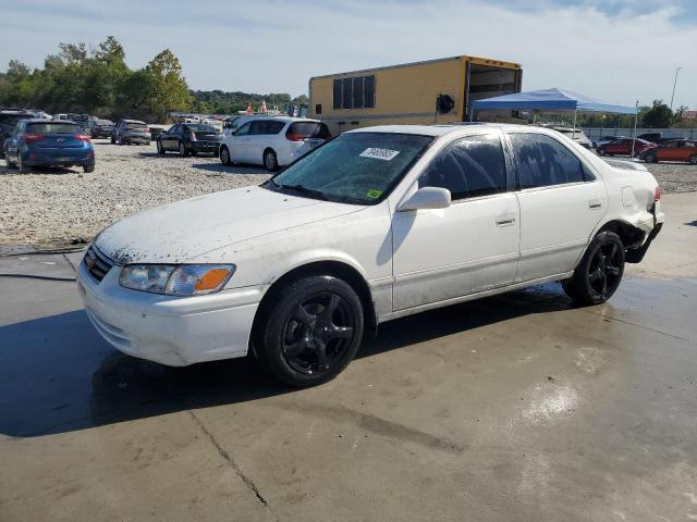 TOYOTA CAMRY 2000 with VIN 4T1BF28K8YU947635 - Photo from auction