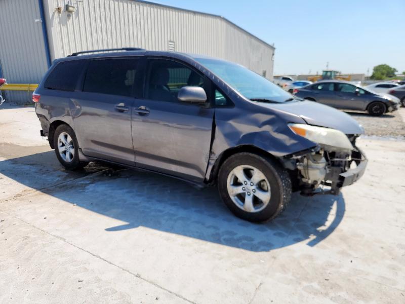 Photo 4 from auction – 2015 TOYOTA SIENNA LE with VIN 5TDKK3DCXFS677328