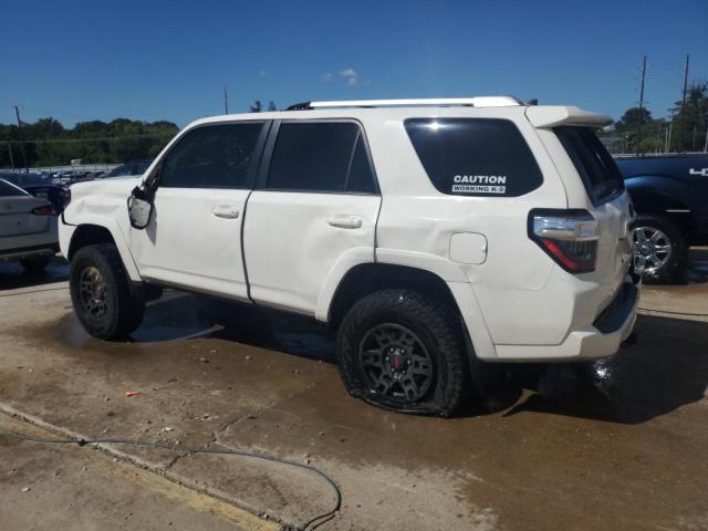Zdjęcie 2 z aukcji – 2018 TOYOTA 4RUNNER SR z VIN JTEBU5JR2J5539484
