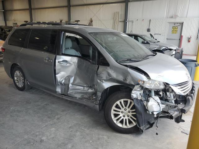 Photo 4 from auction – 2017 TOYOTA SIENNA XLE with VIN 5TDYZ3DC5HS853615