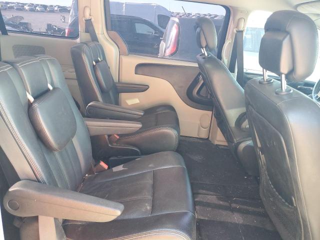 Photo 11 from auction – 2016 CHRYSLER TOWN & COU with VIN 2C4RC1BG5GR294977