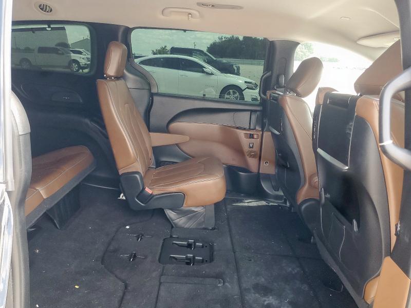 Photo 11 from auction – 2017 CHRYSLER PACIFICA L with VIN 2C4RC1GG2HR837034